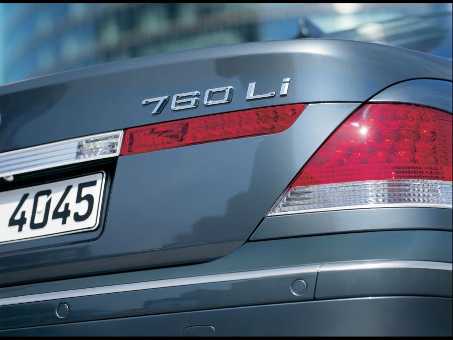  BMW 760iL 2003 года  (фото 2 из 16)